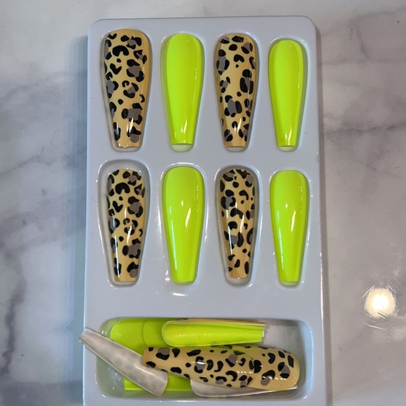 Neon Leopard DIY Fake Nails - Picture 3 of 3